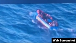 Una de las embarcaciones interceptadas por la Guardia Costera de EEUU. (Captura de video/USCG)