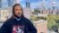 El cantante Yotuel Romero durante la entrevista con Voz de América en el barrio de Chelsea, en Manhattan, Nueva York. [Foto: Antoni Belchi / VOA]