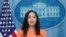 La directora de medios hispanos de la Casa Blanca, Luisana Pérez Fernández, hablando en español el 15 de septiembre de 2022 para dar inicio al Mes Nacional de la Herencia Hispana. (Reuters/Kevin Lamarque).