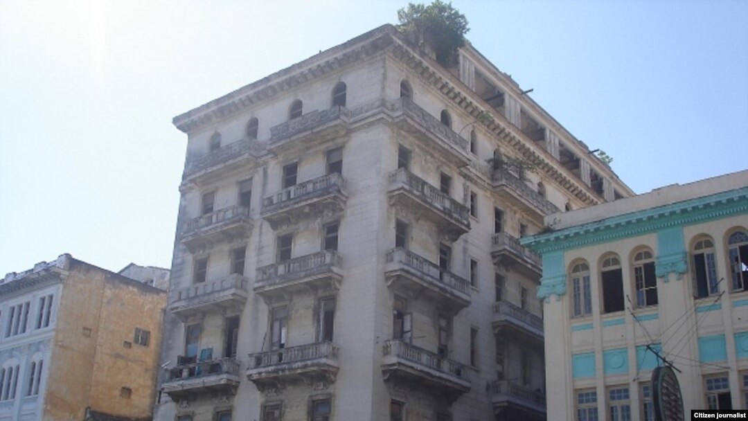 Vista del hotel Nueva Isla, en La Habana Vieja. Foto cortesía de Héctor J. Cedeño N.