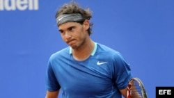 Rafael Nadal, se lamenta por la pérdida de un punto durante el partido de cuartos de final disputado ante su compatriota Nicolás Almagro en la quinta jornada del Trofeo Open Banc Sabadell 62 Trofeo Conde de Godó de Tenis.