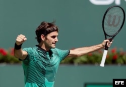 Federer celebra tras vencer a Sock en Indian Wells 2017.
