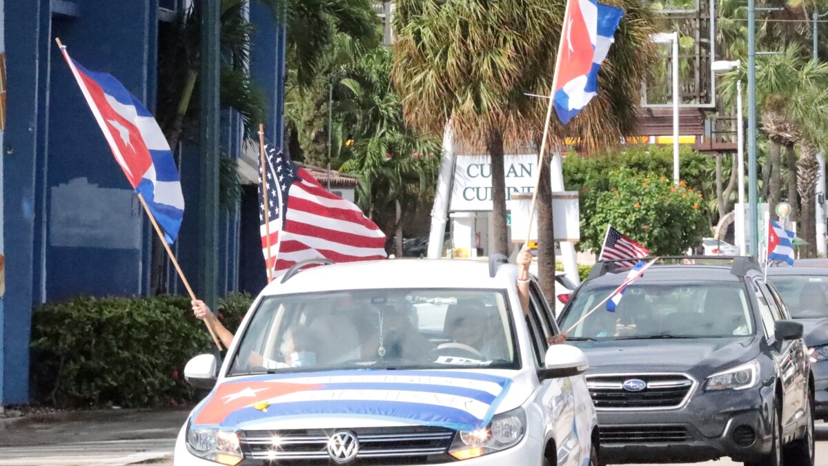 Avalancha de autos en el coraz n de Miami con Caravana