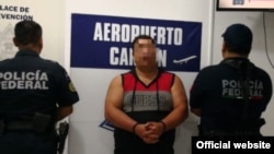 El cubano Jorge N., (c) fue capturado en Cancún por las autoridades mexicanas a solicitud del Servicio de Alguaciles de EE.UU.