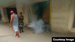 Fumigación en La Habana. (Foto: Serafín Morán)