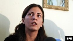 Lo que ocurre a Rosa María Payá fue calificado de "lamentable" incluso por la secretaria de las Juventudes Comunistas chilenas.