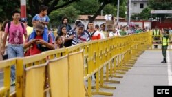 Ciudadanos venezolanos ingresan a Colombia por el puente internacional Simón Bolívar 21 de Mayo de 2018, en Cúcuta (Colombia