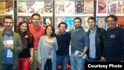 El actor cubano George Riverón (i), junto a la actriz Yenilen Molaen y otros colegas. Cortesía del autor.