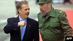 Andrés Pastrana y Fidel Castro en Cuba en 1999.