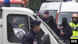 Policía francesa en operativo de búsqueda