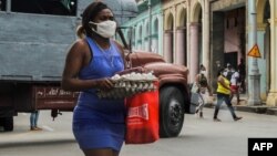 Las mujeres cubanas se enfrentan al desafío de una sociedad machista, denunciaron activistas ante la CIDH. (YAMIL LAGE / AFP)
