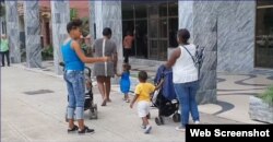Las ocupantes del edificio han recibido amenazas de desalojo por parte de las autoridades. (Captura de video/Cubanet)