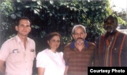 Los autores de "La Patria es de Todos", en 1997: de izquierda a derecha René Gómez Manzano, Martha Beatriz Roque, Vladimiro Roca y Félix Bonne Carcassés.