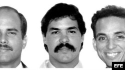 Gerardo Hernández (i), Ramón Labañino (c) y Antonio Guerrero (d), espías cubanos puestos en libertad.
