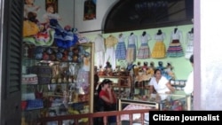 Reporta Cuba. Tienda de artículos religiosos. Foto: Mario Hechavarría.