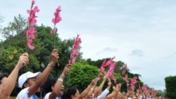 Damas de Blanco asisten a misa a pesar de despliegue policial en Habana