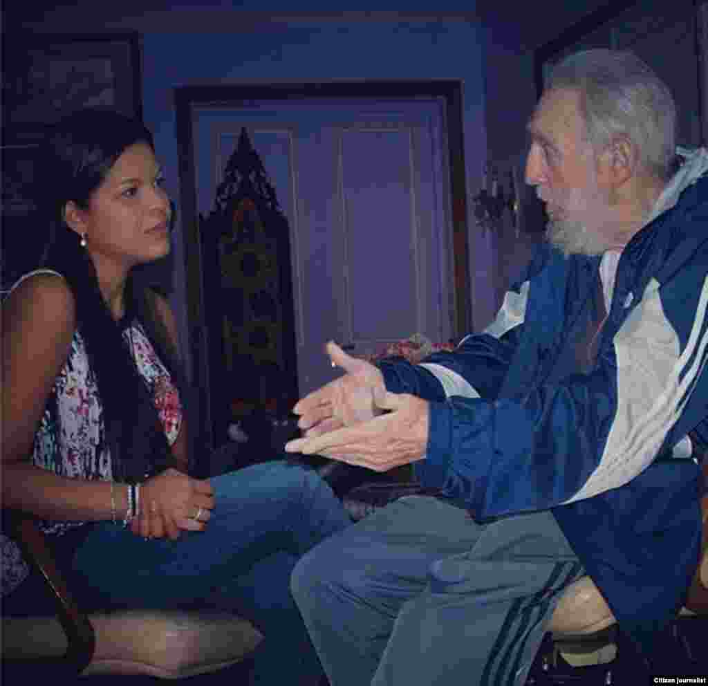 La hija de Hugo Chávez junto a Fidel Castro en un encuentro en abril que para muchos fue algo más que familiar.