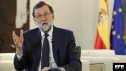 El presidente del Gobierno, Mariano Rajoy, ha dicho que la medida es "proporcional" y "de reciprocidad hacia Nicolás Maduro.