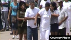 Damas de Blanco víctimas de las turbas a la salida de la iglesia