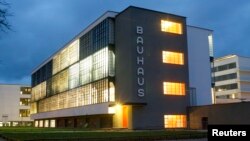 Vista general del edificio Bauhaus en Dessau.
