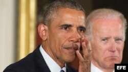 Barack Obama se emociona durante su dircurso para mejorar el control de la venta de armas.