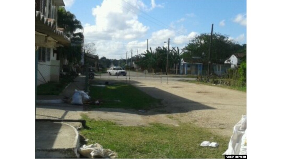 Vigilancia policial impide la llegada de personas a la casa donde reside Antúnez