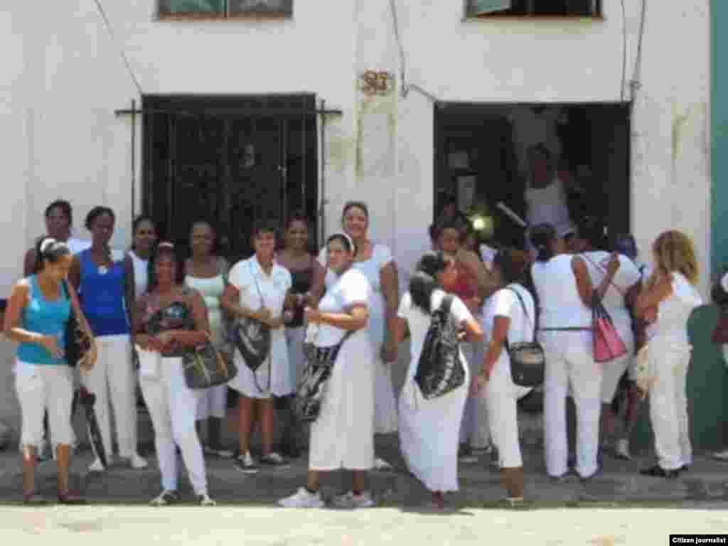 &nbsp;Damas de Blanco al salir de Santa Rita marchan por 5ta Avenida