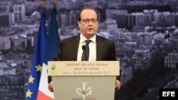 El presidente galo, François Hollande, da un discurso durante la cumbre sobre el clima. EFE