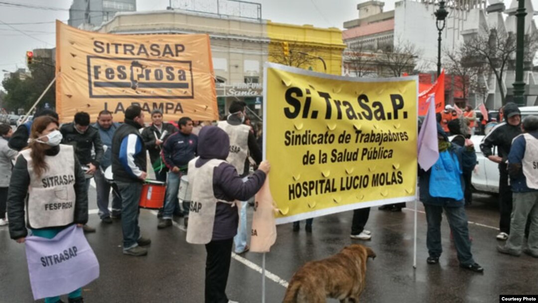 Manifestación del Sindicato de Trabajadores de la Salud Pampeana (SiTraSaP).