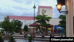 Reporta Cuba. Conexión Wi-Fi en Camagüey. Foto: Henri Constantin.