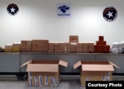 Decenas de cajas de habanos cubanos, sobre la mesa de aduaneros brasileños, venían en el equipaje de diplomáticos norcoreanos.