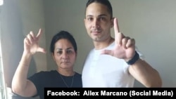 El preso político, Angel Jesús Véliz Marcano, y su madre, Ailex Marcano. 