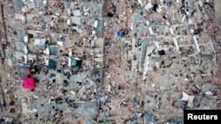 Una vista desde un dron muestra escombros tras los terremotos del 24 de junio, en La Guaira, Venezuela, el 3 de julio de 2026. REUTERS/Ricardo Arduengo