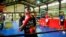 El boxeador cubano Andy Cruz entrena en La Habana, en abril de 2022. (Photo by YAMIL LAGE / AFP)