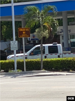 Una señal con el nombre de la calle de Miami que honra la memoria de Oswaldo Payá.