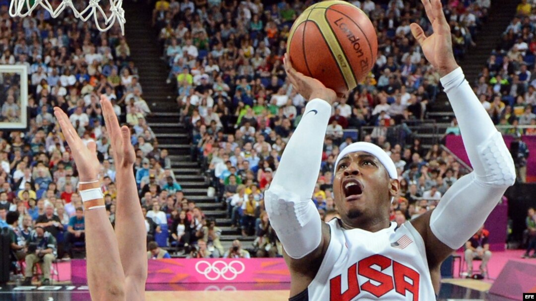 Carmelo Anthony en acción ante Australia durante el juego de cuartos de final en los Juegos Olímpicos de Londres 2012, en Londres (R. Unido). 