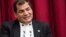 Presidente de Ecuador Rafael Correa alista maletas para viajes internacionales en el 2014