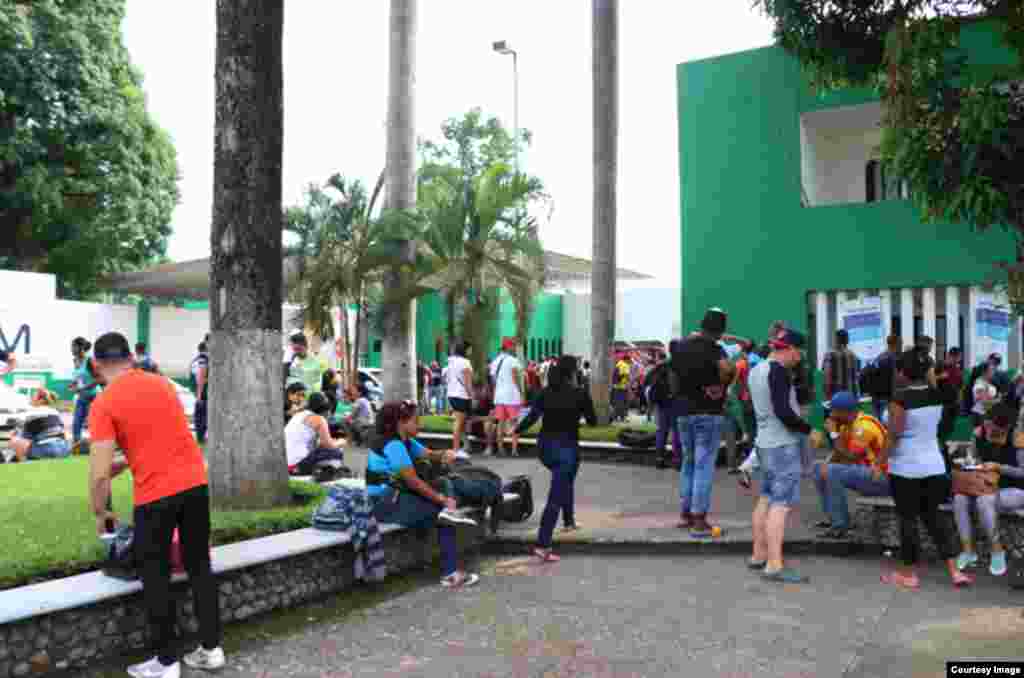 Cubanos en Tapachula. (Cortesía Agencia Quadratín)