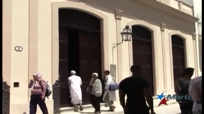 Musulmanes asisten a mezquita recién inaugurada en La Habana