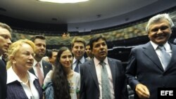  La disidente cubana Yoani Sánchez llega hoy, miércoles 20 de febrero de 2013, a la sede de la Cámara de Diputados, en Brasilia (Brasil)