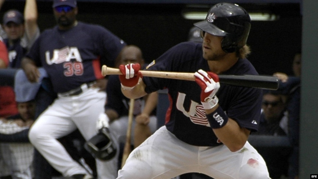 Brett Jackson del equipo de EE UU al bate