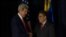 El secretario de Estado de Estados Unidos, John Kerry (i), se reúne con el ministro venezolano de Relaciones Exteriores, Elías Jaua (d), hoy, miércoles 5 de junio de 2013