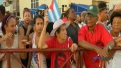 Expectativa y silencio en multitud que rodeó embajada de EE.UU. en Cuba