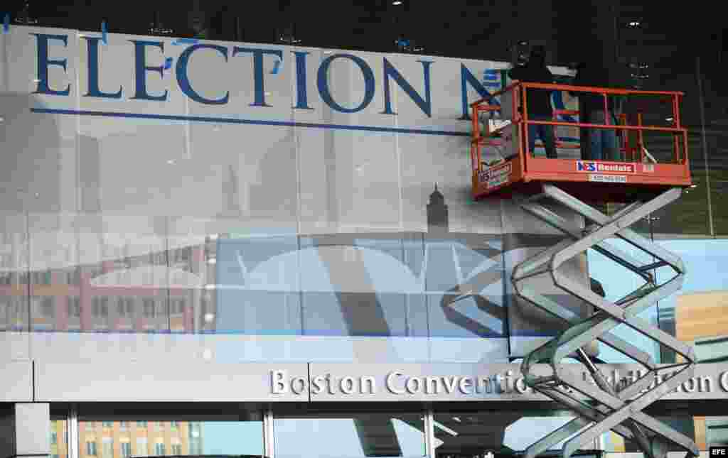 El local donde Mitt Romeny espera los resultados electorales.