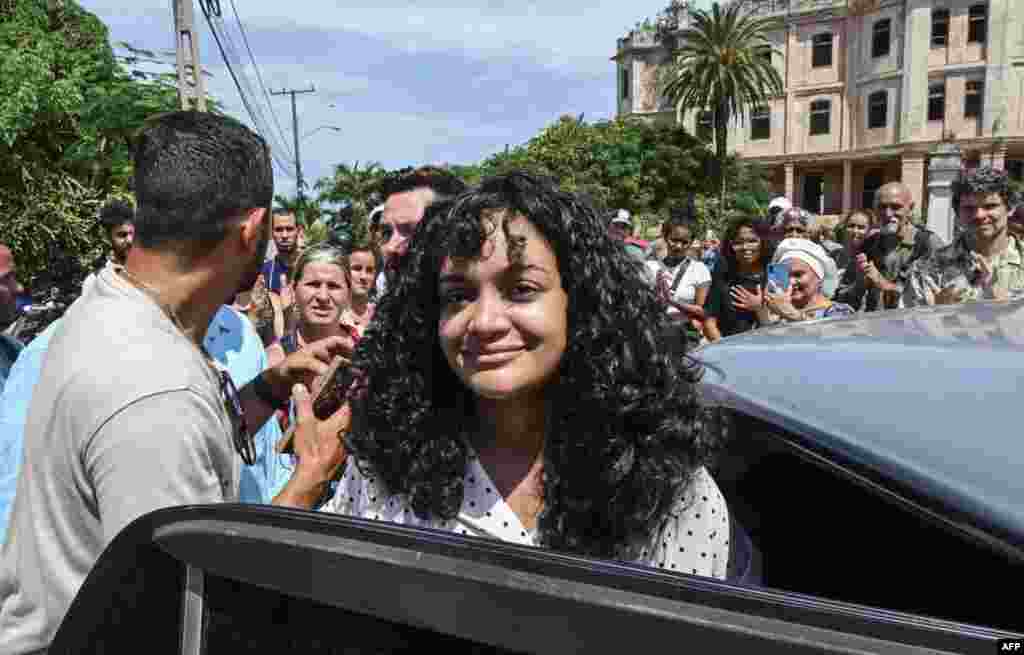 “Pienso que es un circo todo esto de estarme poniendo en esta situación cuando yo lo único que he hecho es simplemente decir lo que pienso en las redes sociales de manera respetuosa”, declaró la joven.