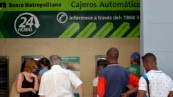 Expertos evalúan el anuncio de cuentas en USD en bancos de Cuba