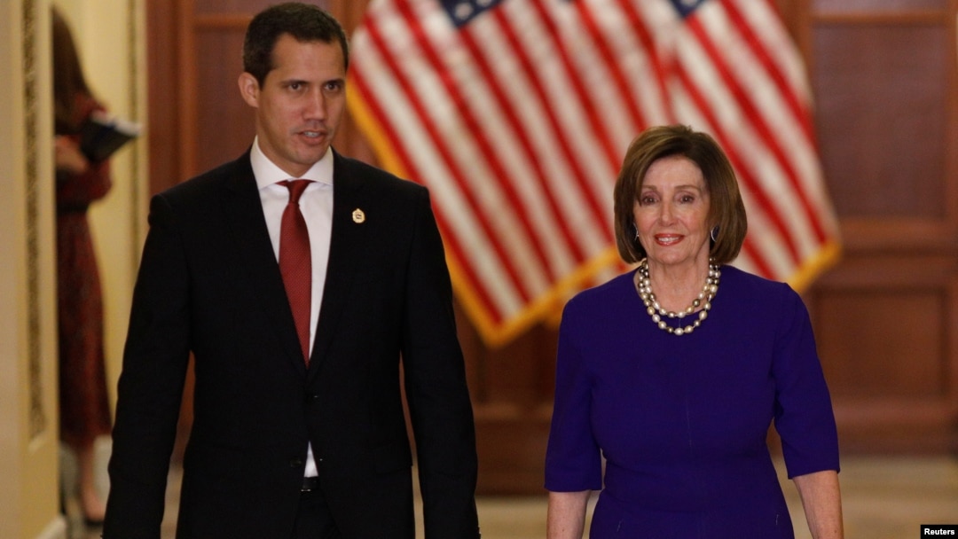 El presidente encargado de Venezuela, Juan Guaidó, junto a la presidenta de la Cámara de Representantes, Nancy Pelosi, en Washington, DC, el 6 de febrero del 2020.