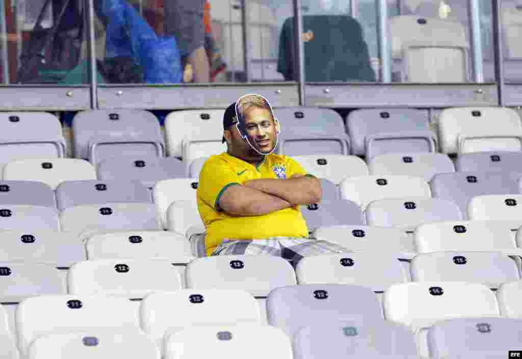 El cantautor cubano Silvio Rodríguez, durante un concierto en Santiago de Chile, en el marco de su gira 'Cita con Silvio' en la que presentó su nuevo trabajo musical "Érase que se era". EFE/Ian Salas