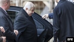  El ministro sirio de Exteriores, Walid al Mualem (centro).