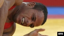 El cubano Pedro Isaac Mulens Herrera (rojo) en los Juegos Olímpicos Londres 2012. 